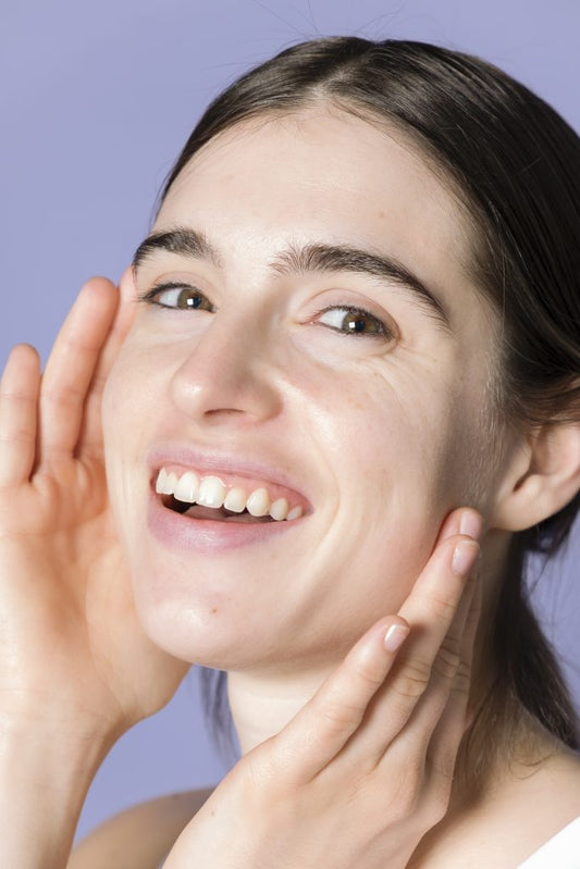 Waarom je op vakantie vaak minder make-up nodig hebt